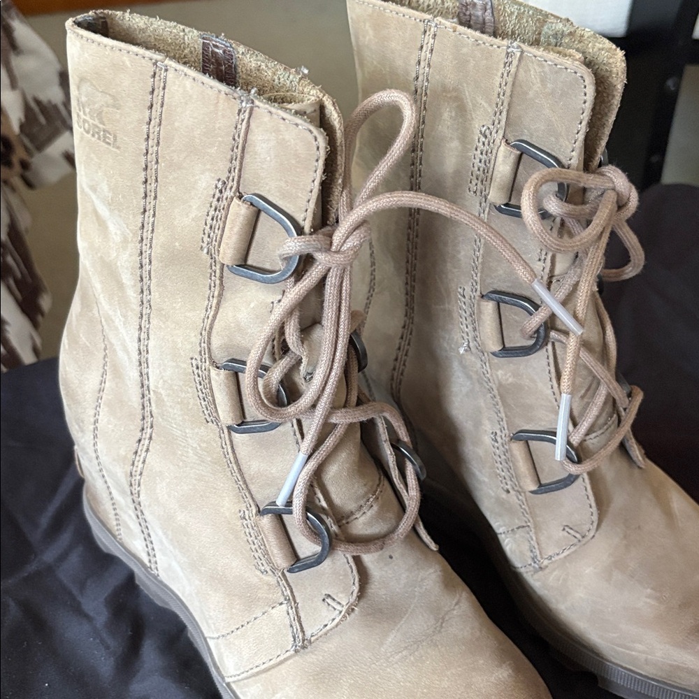 Sorel Women's Tan Lace-Up Boots